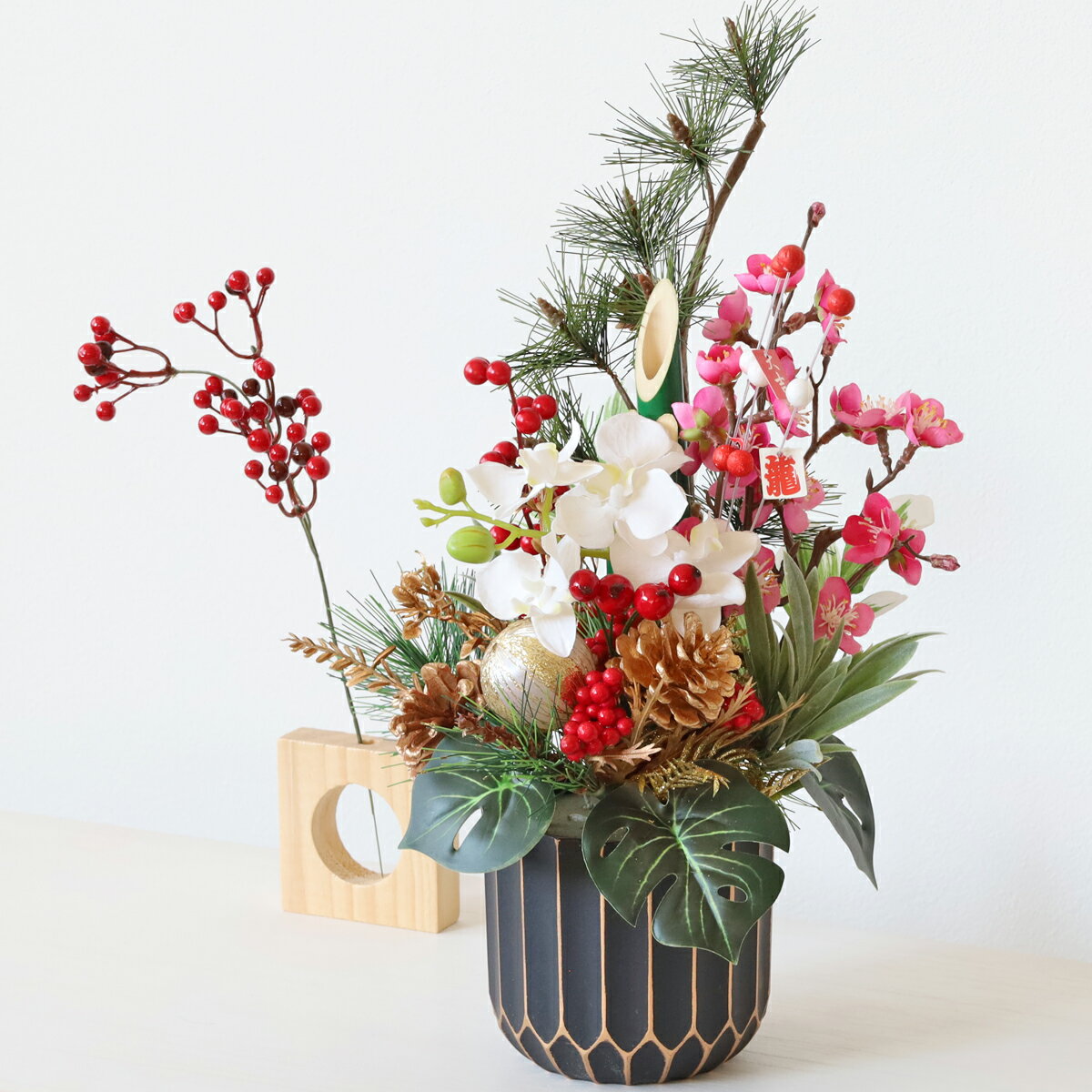 造花 松竹梅と胡蝶蘭のお正月アレンジ シルクフラワー うめ ウメ らん 玄関飾り 正月飾り CT触媒 光触媒 フラワーアレンジ インテリア フラワーアレンジメント arg