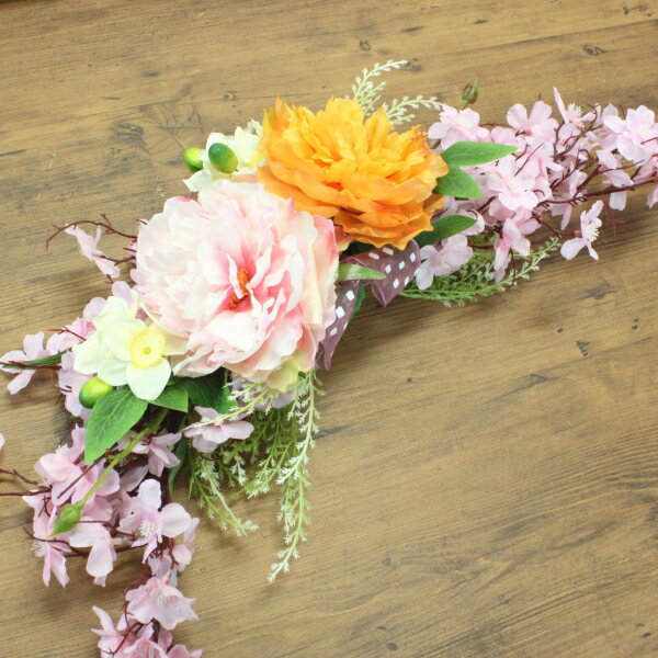 乐天商城 - 造花 桜とピオニーのスワッグ 壁掛け シルクフラワー さくら サクラ CT触媒 光触媒 アレンジ フラワーアレンジ インテリア フラワーアレンジメント arg