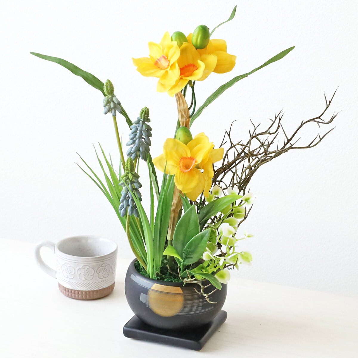 乐天商城 - 造花 水仙とムスカリの和風アレンジ シルクフラワー すいせん スイセン CT触媒 光触媒 フラワーアレンジ インテリア フラワーアレンジメント arg