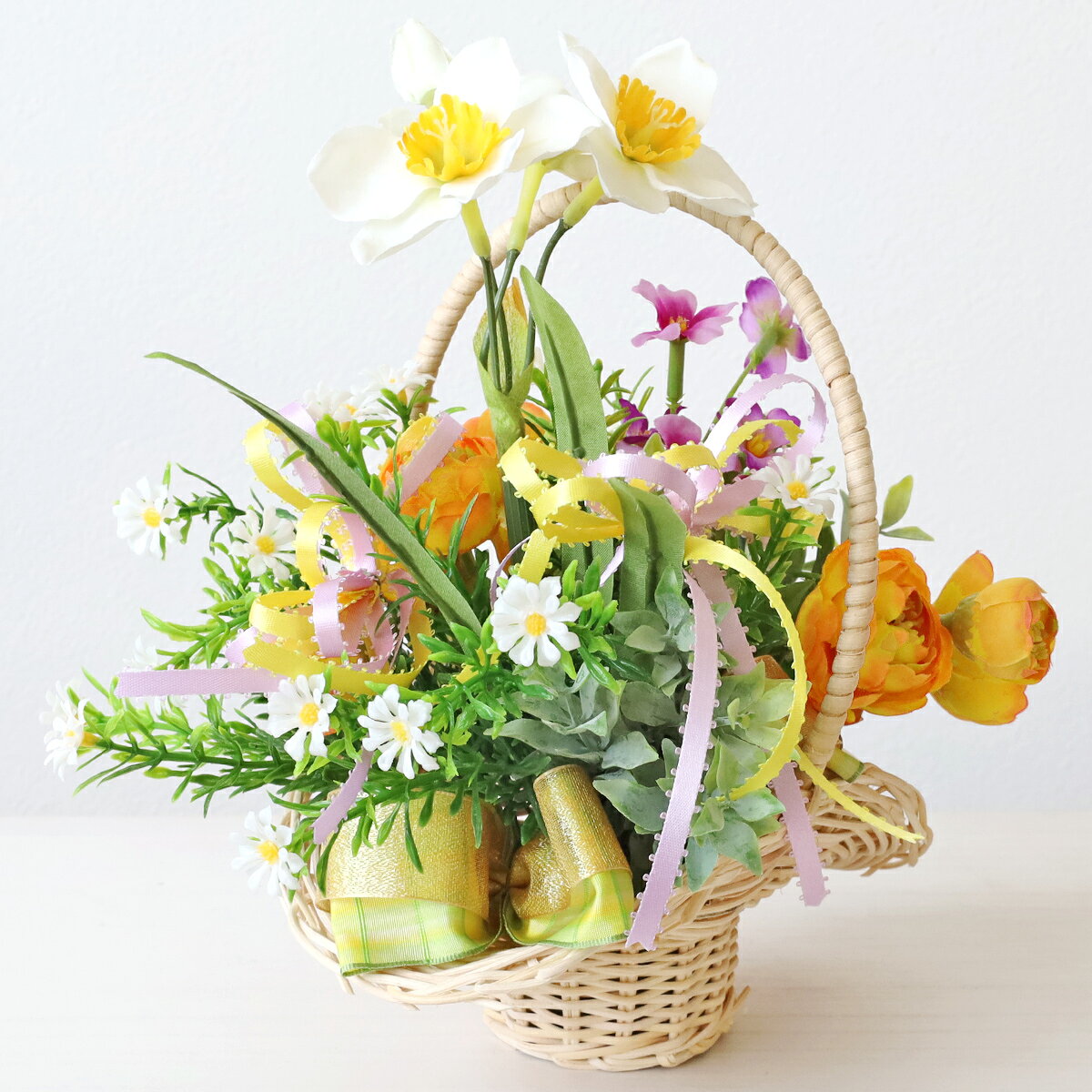 シルクフラワーの山久の造花 春の小花とスイセンのバスケットアレンジ シルクフラワー すいせん 水仙 CT触媒 光触媒 フラワーアレンジ インテリア フラワーアレンジメント arg｜アングル3