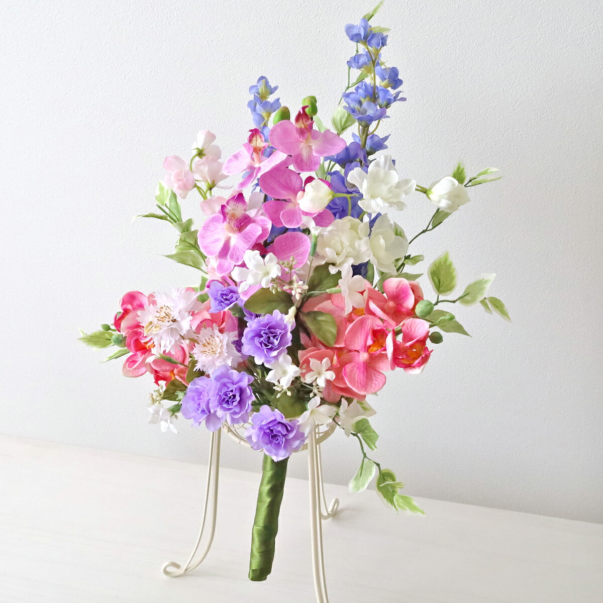 造花 胡蝶蘭とカーネーションの花束アレンジ シルクフラワー ラン コチョウラン 胡蝶蘭 ブーケ 花束 CT触媒 光触媒 アレンジ フラワーアレンジ インテリア フラワーアレンジメント arg