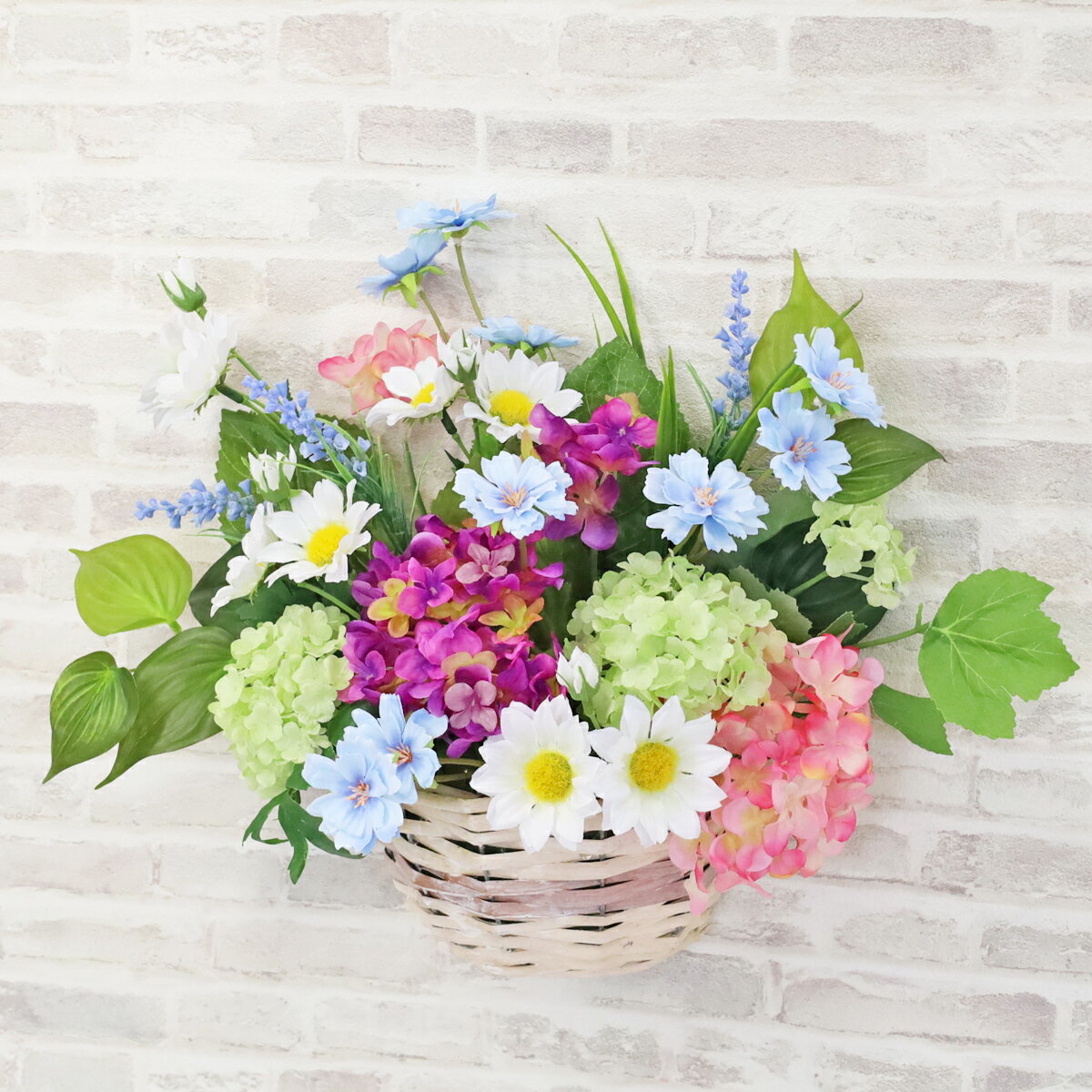 造花 アジサイとスノーボールの壁掛けアレンジ 夏のアレンジ あじさい 紫陽花 かご カゴ CT触媒 光触媒 シルクフラワー フラワーアレンジ インテリア フラワーアレンジメント arg
