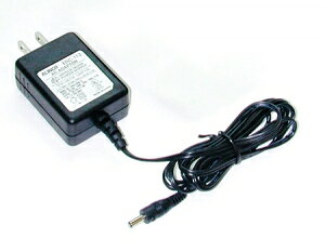 アマチュア無線機DJ-G7やDJ-S17L/S47L/S57に付属の充電器セット、EDC-173JやEDC-144A用のACアダプターのスペアです。 旧製品EDC-92の代わりとして、DJ-193/493、DJ-593/596、DJ-V5、DJ-520/530シリーズのバッテリー充電にも使えます。 DJ-S40も標準のEDC-105充電スタンドにつないで使えますが、スイッチングタイプなのでノイズが乗りやすく、DJ-X3/X3S受信機には受信用としても使えるリニア式のEDC-75（本体価格2,000円）をお勧めします。発送日について メーカーお取り寄せ 発送の注意点 ※お客様からのご注文を頂いてから商品をお取り寄せさせていただいております。 ・通常、お取り寄せ商品は3〜5営業日で出荷致します。 メーカー在庫がない場合は、次回入荷予定確認後納期ご連絡致します。 ・発送予定日は3営業日以内にメールにてお知らせいたします。※メーカー長期欠品中又は納期未定の場合もございます。予めご了承ください。期日配達御希望の方、及びお急ぎの方は、在庫確認をお願致します。 ※年末年始、GW、お盆等はメーカー休業の為納期が大幅に遅れますのでご了承ください※交通機関の不具合や悪天候などその他の不可抗力が生じた場合には、商品の到着時間帯および到着日が前後することがありますのでご了承願います。
