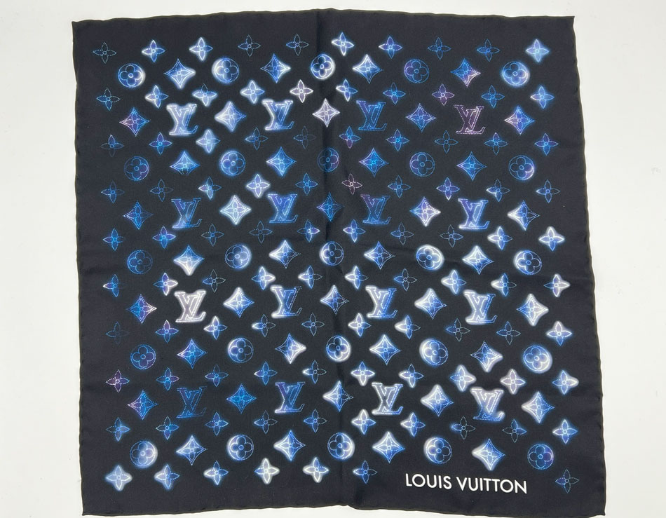 【中古】LOUIS VUITTON ルイヴィトン バンダナ スカーフ モノグラム・マヒナ シルク ブラック ブルー M77428 美品 