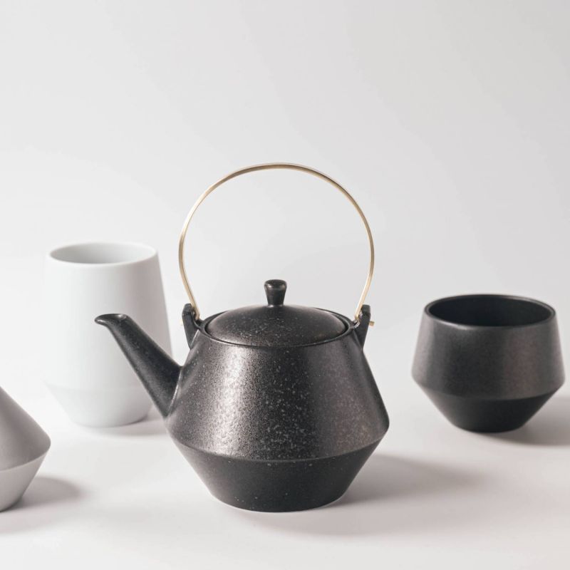 晋山窯ヤマツ Frustum ミニ土瓶 黒釉 (真鍮ツル)[茶こし付き1] 日本製 美濃焼 和食器