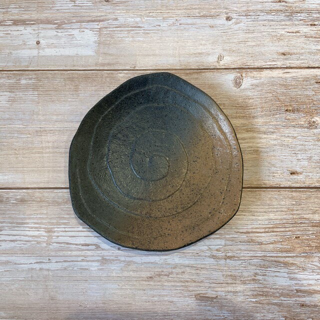 ( 黒備前吹き 三角皿 ) 【19.5cm】 日本製 美濃焼 食器 陶器 うつわ 大皿 皿 和食器 備前風