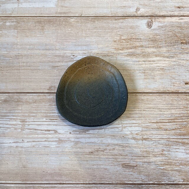 黒備前吹き 三角皿 【12cm】 日本製 美濃焼 食器 陶器 うつわ 取り皿 皿 和食器 備前風