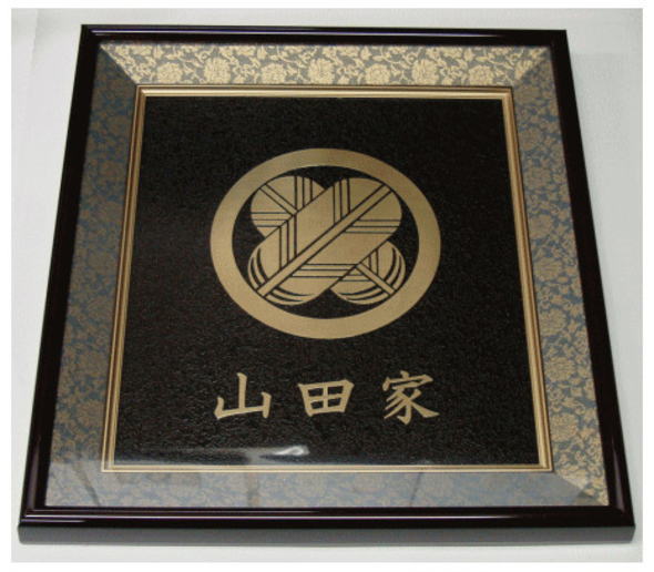 丸に違い鷹の羽　色紙額入り家紋