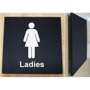 商品詳細　トイレ立体プレート　 サイズ 150mmx150mm 形状 直角タイプ 材質と厚み アクリル艶消し黒色5mm厚文字：カッティングシート加工 裏板：アクリル透明5mm厚(130mmx130mm) 取り付け方法 裏面：両面テープ付き