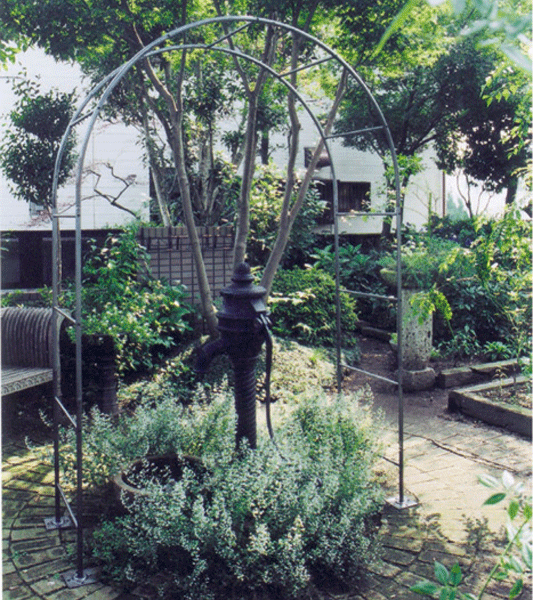 アーチ　ガーデン　ロートアイアン　ドームアーチメイン 組立式　アンカーピン付　ゲート アーチ 送料..