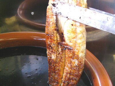 国産の肉厚の鰻だけを使った蒲焼
