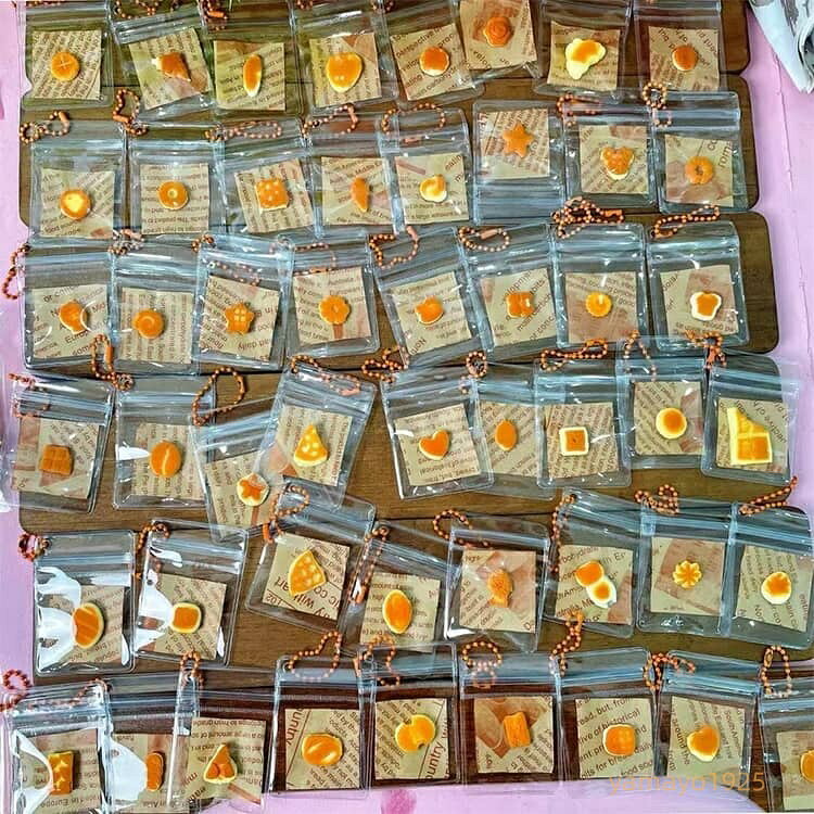 【楽天スーパーSALE】キーホルダー おもちゃ ミニスクイーズ パン 10点セット 低反発 ぷにぷに ストレス解消 ランダムセット 握るおもちゃ 食べ物 パンモチーフ チャーム パン 癒しグッズ yamayo1925-10007508 ヤマヨ山本商店楽天市場店 サンプル画像2