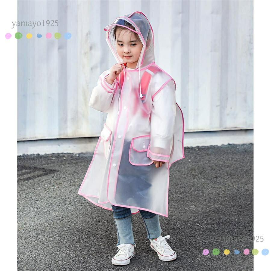 商品詳細： カラー：/A01/A02/A03 サイズ：/M/L/XL/2XL 商品説明 後ろ姿は目を引くかわいさ☆ フード部分は透明になっているので、雨の日の視界の悪い日も クリアに周囲を見る事ができます。 薄手で動きやすく、軽いのでお子様も動きやすく安心。 雨の日のお出かけ・お散歩・通園・通学におすすめ！ おすすめPOINT 撥水加工、透明ひさし、ランドセル対応 素材EVA　その他 ■ご購入前にご確認くださいませ■ ※サイズ表記は目安です、誤差はご了承ください。 ※商品生地特有の匂いがある場合がございます。 ※製造ロットによっては画像と実物の色味が多少異なる可能性がございます。 ※デザインは品質向上の為、予告なく変更になる場合がございます。 メーカー希望小売価格はメーカーサイトに基づいて掲載しています