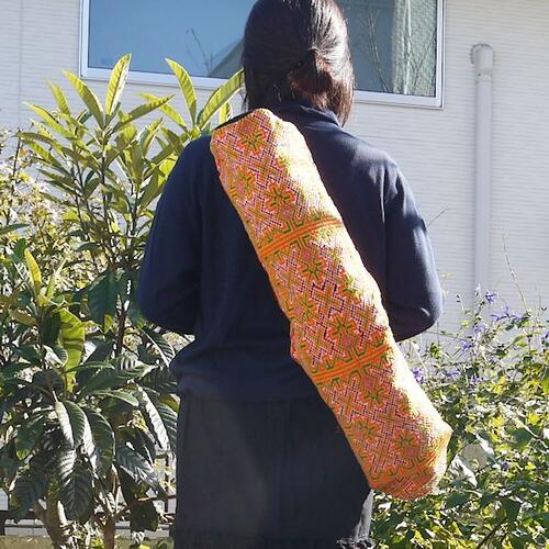 【メール便可】ヨガマットやポスター入れに モン族　刺繍　ショルダー　バッグ　筒型　No23〜32