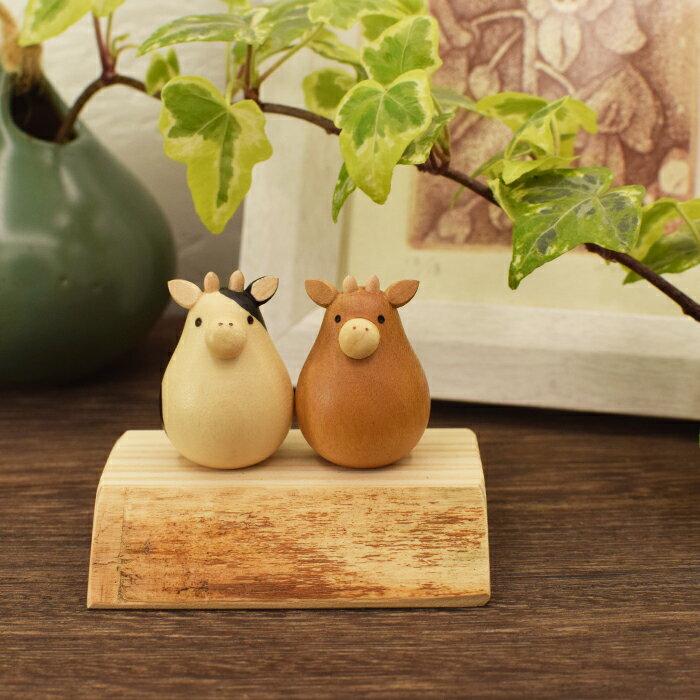 木製 ホルスタイン ジャージー オーナメント かわいい 丸い セット 小さい 小田原 工芸品 木工ろくろ細工 木 クラフト 牛 丑 干支 かわいい インテリア 置物 飾り 敬老の日 誕生日 プチギフト 縁起物 目印 文具 人形 動物 ギフト プレゼント 贈り物 芝生 檜