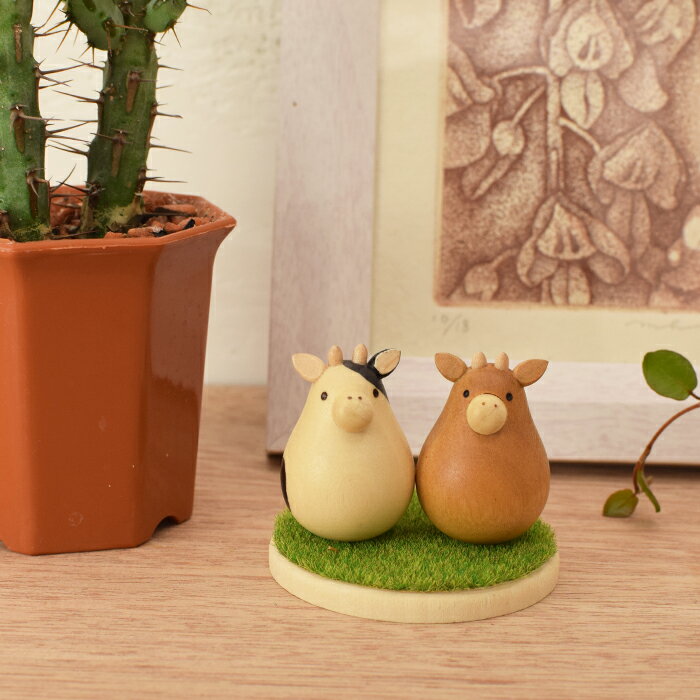 木製 ホルスタイン ジャージー オーナメント かわいい 丸い セット 小さい 小田原 工芸品 木工ろくろ細工 木 クラフト 牛 丑 干支 かわいい インテリア 置物 飾り 敬老の日 誕生日 プチギフト 縁起物 目印 文具 人形 動物 ギフト プレゼント 贈り物 芝生 檜