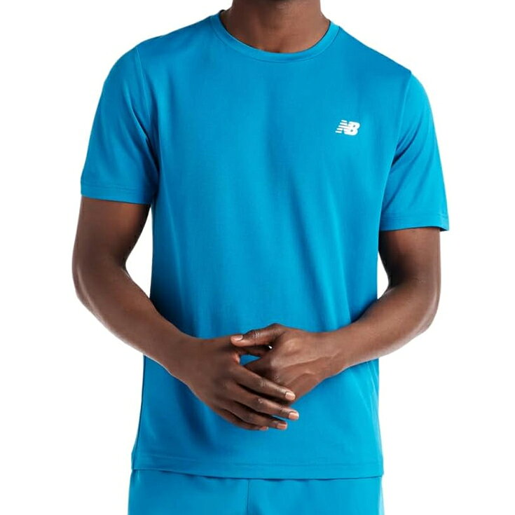 商品詳細 ニューバランス NewBlance グラフィックショートスリーブTシャツ ランニングTシャツ 半袖 メンズ 男性【mt62c74inos】陸上・ランニング用品100%リサイクルポリエステル素材を使用し、NB Dryテクノロジーが汗を素早く吸収・乾燥。左胸にはフライングロゴ、背面には「new balance」のワードマークグラフィックを配置。スタンダードフィットで動きやすく、トレーニングから日常まで幅広く活躍する一枚です。●品番：mt62c74inos●カラー：(NOS)ノースシー●サイズ：S、M、L、XL、2XL●素材：100% ポリエステル●洗濯機可 関連商品 ⇒【RJ】高品質！アンダーシャツはこちら ⇒【RJ】再入荷！メッシュタイツはこちら ⇒【RJ】ランニングソックスはこちら ⇒【RJ】走れるビックTシャツこちら 返品交換について 商品の不良（汚れ・傷・不足）や不備（商品違い・サイズ違い）があった場合には、ご希望に応じて返品または交換にて対応させていただきます。 弊社の瑕疵による場合につきましては誠意をもって対応いたしますが、対応内容は返品または交換に限らせていただき、それ以外の補償や対応は致しかねます。あらかじめご了承の上、お買い求めください。 なお、返品をご希望の場合は、商品到着後7日以内にメールまたはお電話にてご連絡をお願いいたします。 以下に、対応できない・制限がある主な例を挙げさせていただきます。 ● 返品・交換に伴い発生した損害についての補償は致しかねます （例：セール買い回りによるポイント減少、遠方での受け取り時に発生した交通費等） ● 交換をご希望の場合でも、利用日に間に合わない等の理由による特別対応は致しかねます （チャーター便での発送や、直接のお届けなどは対応できません） ● 交換をご希望いただいた場合でも、交換商品をご用意できない場合は返品にて対応いたします （上位モデルや他商品への変更はお受けできません） ● 次回入荷が未定の商品につきましては、入荷をお待ちいただくことはできず、返品での対応となります ● 国外へ持ち出された商品につきましては、初期不良等いかなる理由であっても、返品・交換はお受けできません ● 一度開封された商品（※開封後に不良が確認された場合を除く）、お客様の責任によりキズや汚れが生じた商品、また商品到着後8日以上経過した商品につきましては、返品・交換をお受けできません 何卒、ご理解とご了承のほど、よろしくお願い申し上げます。 3ポケット ランニングパンツ 　 バランスを整える ランニングタイツ 　 今すぐ走れる ランニングセット特集 メーカー希望小売価格はメーカーサイトに基づいて掲載しています
