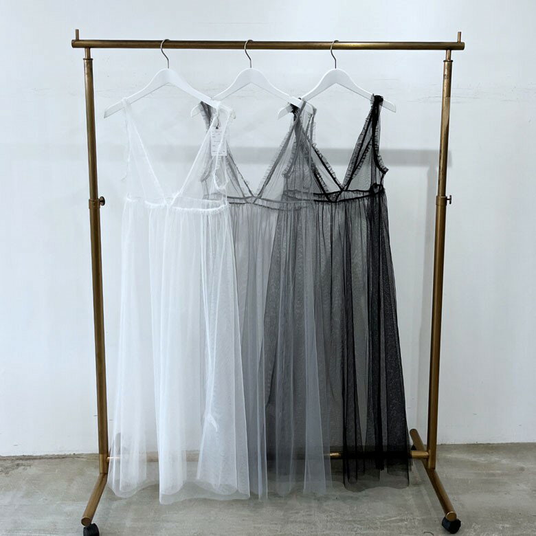 チュール ノンスリーブ シアー ロング ワンピース レディース 【 送料無料 】 ジレ 重ね着 レイヤード ロング丈 マキシ丈 シースルー 透け ハイウエスト スタイルアップ 体型カバー プチプラ 激安 トレンド おしゃれ アイテム 2236370168のサムネイル