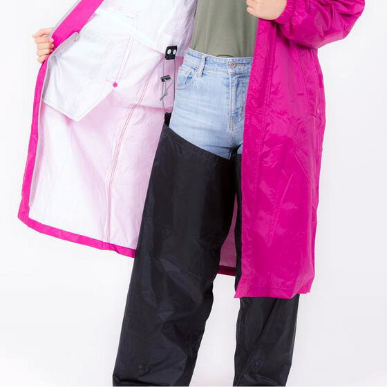 ■商品番号■63211　レインコート雨先案内人 サイズ Mサイズ（股下70cm・裾幅23cm・腿幅32cm） Lサイズ（股下74cm・裾幅24cm・腿幅35cm） 材質 ナイロン/PVCラミネート雨先案内人　関連商品 レインコート レッグカバー 高輝度反射レインバイザー