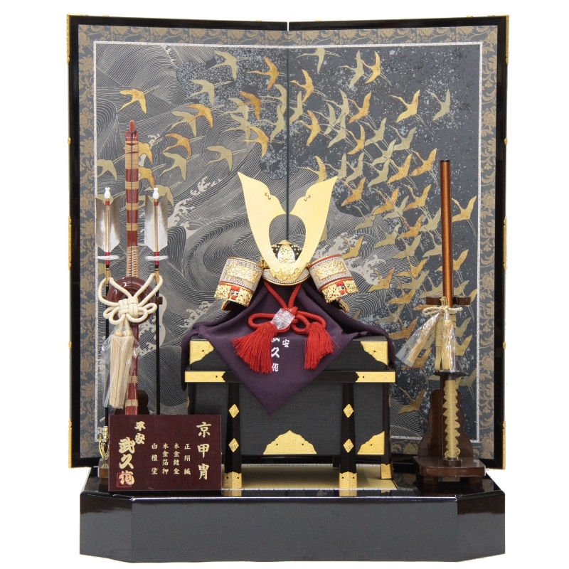 五月人形 兜 平飾り 15号 幅80cm（245to0963）武久 一枚物 赤糸縅 京甲冑 紺和紙群翔鶴屏風 ym1153（gk186/yb1062/yd1034/yy1031/gs963） 端午の節句 インテリア