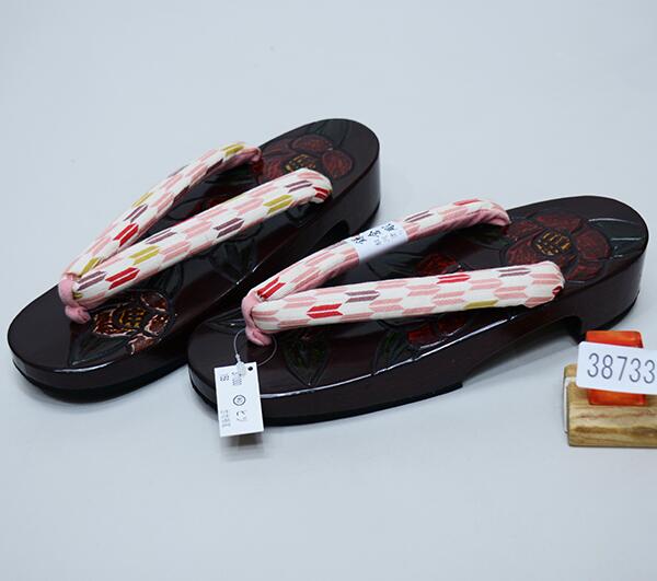 桐下駄 女性用 日本製 鎌倉彫 駿河塗り 鎌倉彫駿河塗下駄 Lサイズ 24.5cm 適合足サイズ 23～25cm 花火 夏祭り 浴衣に 新品（株）安田屋 NO38733