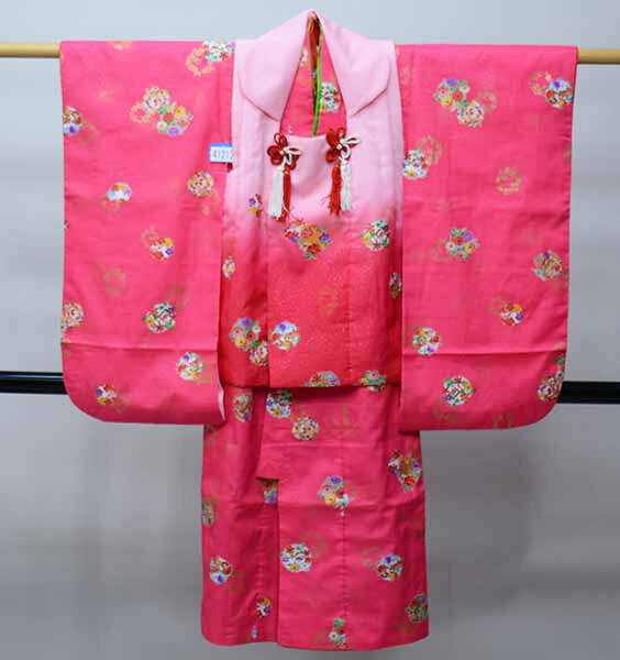 七五三 三歳 女児 被布コート 着物 長襦袢 3点セット ピンク色 祝着 刺繍入りの半衿 伊達衿縫い付け済 お仕立て無料 新品(株)安田屋 NO41212
