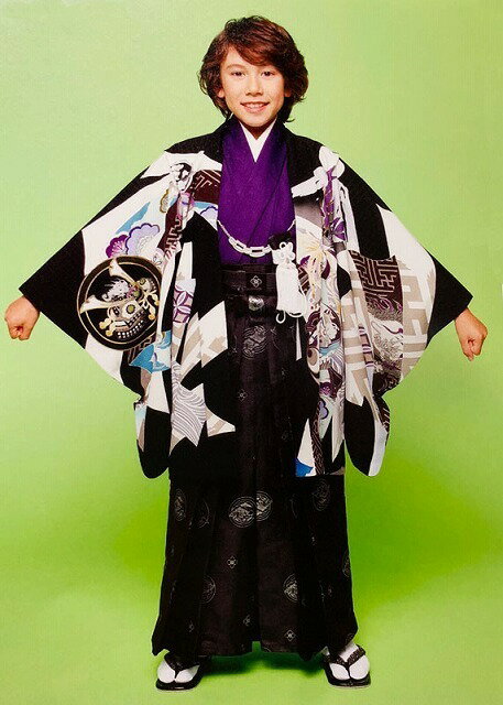 ハーフ成人式 1/2成人式 10歳 10才 十歳 十才 男の子 男児 祝着 羽織着物袴フルセット JAPAN STYLE×松坂大輔 黒色 (仕立て可135-143cm) 新品（株）安田屋 e380959086のサムネイル