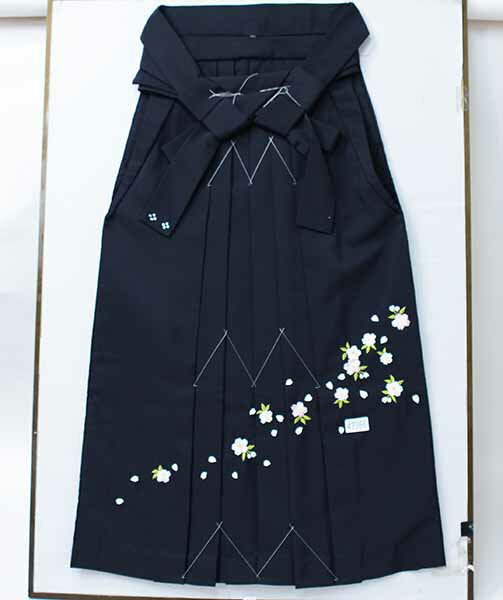 刺繍袴 単品 女性用 行灯袴 ヘラあり 袴下87cm Mサイズ 黒色 スワロフスキー 卒業式 新品（株）安田屋 ..