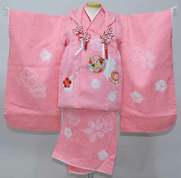 七五三 三歳 女児 被布着物セット 正絹 夢想 絞り 被布に刺繍入り ピンク色 伊達襟 かかとストッパー付 祝着 お仕立て無料 新品(株)安田屋 NO41807