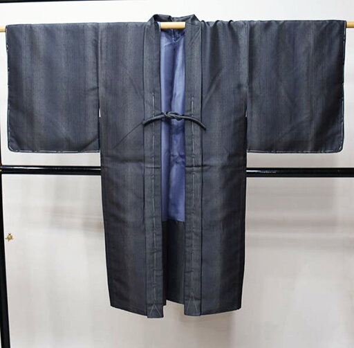 羽織 紋付 単品 袷 黒色 男性用 模様あり Mサイズ Lサイズ ポリエステル 新品(株)安田屋 NO42442 羽織 紋付 単品 袷 黒色 男性用 模様あり Mサイズ Lサイズ ポリエステル 新品(株)安田屋 NO42442