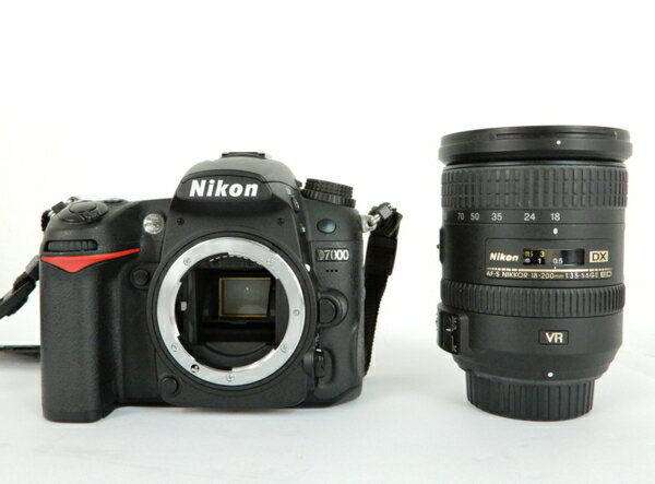 【中古】 Nikon ニコン D7000 18-200 VR II レンズキット 18-200mm カメラ 機器 Y3165040