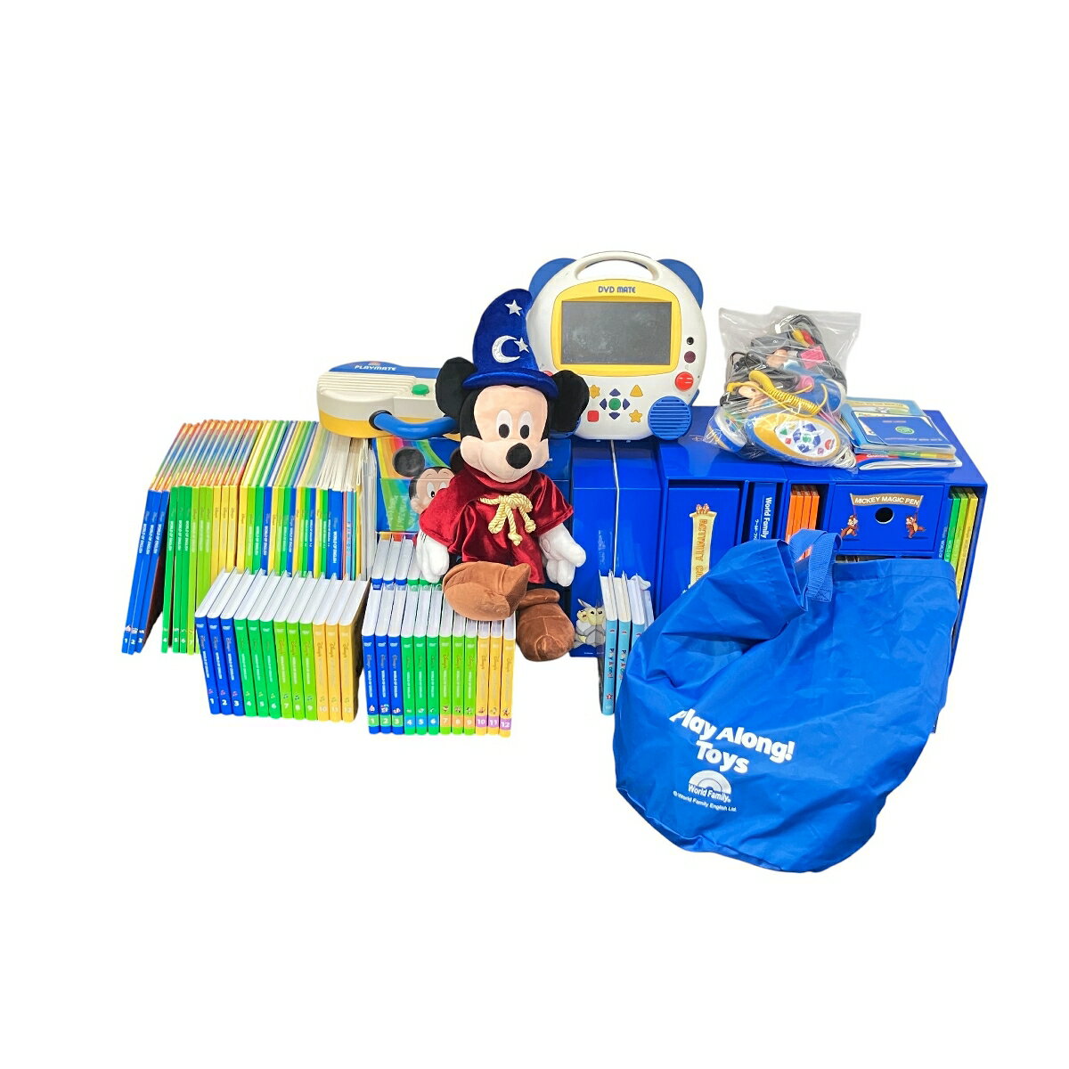 &nbsp; ReReは、 不正商品の排除を目指すAACD日本流通自主管理協会の会員企業です。 コンディションランク C 一般中古 商品説明 【初期動作保証】ReReでは商品説明や画像では確認できない不備や破損が見られた場合は、商品到着(お引渡し)日を含んだ7日以内に取引メッセージよりご連絡いただけますと速やかに返品返金対応致しますので、安心してご購入頂けます。※セット内容については画像をよくご確認の上、ご検討をお願い致します。※年代に関してはセット内容や保証書などから判断しています。あくまでも参考程度とお考え下さい。一部ディスクに汚れやキズが目立つものについて再生確認を行っております。※長時間のCD・DVDの再生確認は行っておりませんので、ご了承くださいませ。※CD・DVDの裏面に、小キズと指紋が目立ちます。※人の手による検品ですので、見落としている欠品などがある可能性がございます。予めご了承くださいませ。※記載のないものは欠品しております。【セット内容】[M]メインプログラム・DWEブック 12冊・ストーリー&ソング CD 12枚・ベッドタイムレビュー CD 2枚・ステップバイステップ DVD 12巻/24枚(2巻~12巻 未開封です)・ガイドブック 4冊・プログレス・ブック&シール 2冊・子ども用リモコン 1個(未開封です)・子ども用リモコン 取扱説明書 1冊★アクティビティ・ボックス(うさぎのサンパーの箱)・アクティビティブック 4冊・アクティビティカード 11枚・スティックオンズ 8枚・レコードブック 2冊・クレヨン★宝箱(フック船長の箱)・ロトカード 48枚(未開封です)・ロトボード 5枚・ライトライトペン 1本・ラベンダー色のひも 1本・マジックペンシル 1本・ミッキーキャップ 1個・風船 4個・ハンドパペット 14枚・ミッキーの車のおもちゃ◎風車キット ◇虹色の四角い紙 1枚 ◇黄色い棒 ◇プラスティック製ピン[D]ストレートプレイ・ストレートプレイ DVD 12巻/12枚・ストレートプレイ DVDガイド 1冊-----[T]トークアロング・トークアロングカード 510枚(枚数未確認です)・インデックスカード 12枚・トークアロングガイドブック 1冊◎プレイメイト ◇付属品:マジックスクリーン,ACアダプター,外付けマイク,使用説明書 ◇動作: 通電確認済みとなっております。基本的な動作は問題ございませんでした。電池フタの液漏れなし。-----[S]シングアロング・歌の絵本 4冊・ソングガイド 4冊 ・歌のCD 4枚・朗読のCD 4枚・シングアロング DVD 12巻/12枚・ミッキーの型ぬき絵本 1冊・キャラクターカード 12枚・絵辞書ポスター 4枚・ガイドブック 1冊・小鳥のシール 2枚-----[G]ミッキーマジックペンセット・ファンアンドゲームズ 絵本 4冊・ファンアンドゲームズ クイックガイド 1冊・ファンウィズワーズ 絵本 4冊(1巻 破れあり)・ファンウィズワーズ CD 4枚・数字・色・文字・物のゲームカード 4箱/120枚(枚数未確認です)・名詞・動詞・形容詞のカード 2箱/150枚(枚数未確認です)・ファンウィズワーズ ガイドブック 1冊◎ミッキーマジックペン ◇付属品:USBケーブル,ACアダプター,使用説明書,コントロールカード ◇動作: 通電確認済みとなっております。基本的な動作は問題ございませんでした。-----[A]ミッキーマジックペンアドベンチャーセット・ミッキーマジシャン ←ぬいぐるみ・ファンアンドアドベンチャー 絵本 4冊・ファンアンドアドベンチャー ガイドブック 1冊◎ミニーマジックペン ◇付属品:USBケーブル,ACアダプター,コントロールカード ◇動作: 通電確認済みとなっております。基本的な動作は問題ございませんでした。◎アクティビティーカード(箱)※詳細不明◇トレインカード 9枚◇ドライビングカード(ミニー,ドナルド,グーフィー) 18枚◇着せ替えカード(ミッキー,ミニー) 10枚◇着せ替え用 スティックオンズ 6枚◇ファニチャーカード(部屋) 5枚◇ファニチャーポスター(家) 1枚◇ファニチャーカード用シール 5枚-----[P]プレイアロング・プレイアロング DVD 3巻/3枚(1巻 欠品。ケースのみ)・プレイアロング CD 3枚(3巻 ディスク有り。ケース欠品)・プレイアロング リリックス 1冊[P]おもちゃ ※画像参照下さいませ。-----[E]ズィッピーアンドミー・ズィッピーアンドミー DVD 1巻/1枚[その他]・MY BIG BOOK OF WORDS STICKER BOOK・World Family Club バインダー◎DVD MATE◇付属品:ACアダプター、ACケーブル、リモコン◇動作:通電確認済みとなっております。基本的な動作は問題ございませんでした。リモコン反応も確認済みとなっております。DVD MATEの蓋の一部に欠けがございます。※その他、画像参照下さいませ。-----※付属品に関しては画像にてご確認いただけるものが全てとなっております。※一部商品は在庫自動連携しているため、ご購入後に在庫がない場合がございます。ご了承の上、ご購入くださいませ。【特記事項】全てのDVD・CDの再生確認を行っているわけではございません。一部ディスクに汚れやキズがある物に関しましては、再生確認を行っておりますが、お使いの機器により再生が困難な場合が有りますので、予めご了承ください。DVD・CDの再生保証はいたしかねます。※付属品に関しては画像にてご確認いただけるものが全てとなっております。※セット内容については画像をよくご確認の上、ご検討をお願い致します。※欠品など、特記すべき内容は確認できる範囲でセット内容の横、もしくは下に記載しております。※年代に関してはセット内容や前オーナー様からのヒアリングより推測しております。あくまでも参考程度とお考え下さい。 特記事項 こちらの商品の状態、詳細に関しましては画像及びコンディションランクをご参照下さい。ぜひこの機会にお求め下さいませ。 ※その他、付属品の有無、メーカー保証書の有無は商品説明本文をご参照ください。カテゴリ:教材