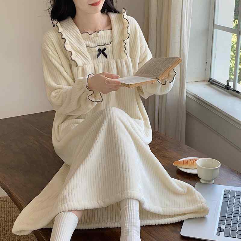 パジャマ レディース 冬用 厚手 フランネル ゆったり ルームウェア・カテゴリ: スリープドレス・スタイル: スイートかわいい・主な素材: ポリエステル100%・素材の厚さ: 厚手 (約251-300g/平方メートル)・ネックライン: スクエアネック・袖丈: 長袖・機能: 抗菌.快適・適用シーン: アウトドア.在宅・スカート丈: ロング・サイズ展開: M.L.XL.XXL