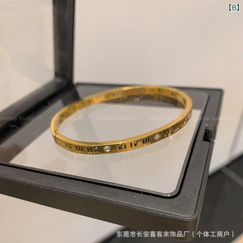 ブレスレット レディース 18Kコーティング 刻印入り 華奢 手元を彩る ゴールドアクセサリー 腕輪 ローマ数字 四葉のクローバーモチーフ チタン鋼製 シンプル スタイリッシュ オフィス カジュアル お出かけ デート 重ね付けしやすい 肌馴染みの良いデザ 2