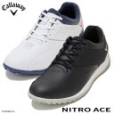 CALLAWAY ニトロエース スパイクレスシューズ (MENS) C23986111 【ブラック（1010）】 【ホワイト/ネイビー（1031）】 「Callaway Nitro Ace」はトウ周りをシンプルにすることで足あたりの少ないすっきりした印象を持たせ、踵には印象的なラインデザインを入れることで、幅広いアパレルコーディネートに対応できるデザインのスパイクレスモデルとなっています。 ソールには、六角形のパターンを配した「HEX Dynamic pattern Outsole（ヘックスダイナミックパターンアウトソール)」を採用。 路面のコンディションに応じて、六角形のパターンが動的に屈曲することで、足の動きを追従した強力なグリップを可能にします。また異硬度のミッドソールが、スムーズな歩行をサポートすると同時にスイング時の安定感を高め、プレー中のパワーロスを軽減します。　 【商品仕様】 ■カラー：ブラック(1010)、ホワイト/ネイビー(1031) ■商品サイズ（仕上がり寸法） 24.5cm: 約255g（片足）/ 25.0cm：約260g（片足） 25.5cm：約270g（片足）/ 26.0cm：約275g（片足） 26.5cm：約285g（片足）/ 27.0cm：約290g（片足） 27.5cm：約310g（片足）/ 28.0cm：約310g（片足） ■素材： アッパー：人工皮革 ミッドソール：EVA アウトソール：合成ゴム ■シューズ幅：2E相当の方向け