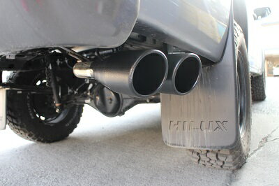 SUXON RACING 4X4 MUFFLER トヨタ ハイラックス GUN125用 サイド2本出し/チッピングブラック (HLD-125） 送料区分：D 【マフラー】【自動車パーツ】サクソンレーシング フォーバイフォー マフラー