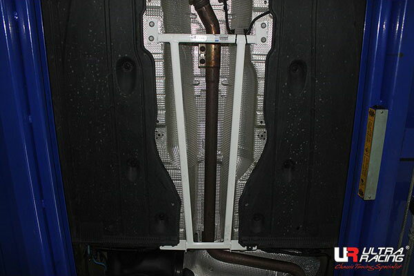 Ultra Racing ミドルメンバーブレースアウディ A3 8V用 (ML4-2687)【補強パーツ】【自動車パーツ】ウルトラレーシング Middle Member Braces