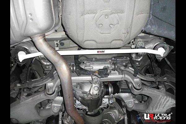 Ultra Racing リアメンバーブレースBMW 5シリーズ F10 FR30/MU30用 (RL2-2156)【補...