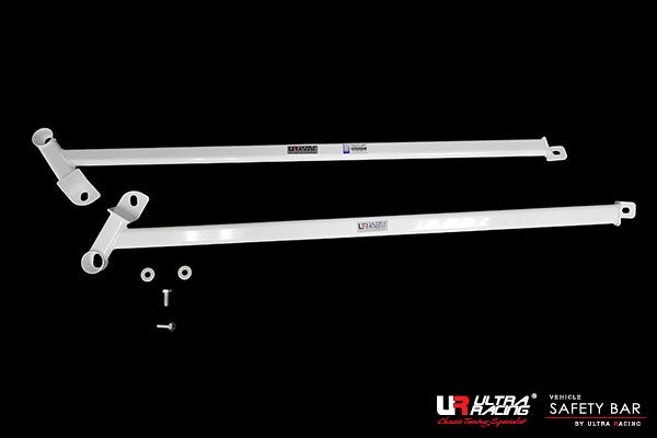 商品情報 【商品名】 Ultra Racing Side Lower Barウルトラレーシング サイドロアバー 【設定車種】 対応車種 ： FORD MUSTANG 年式 ： 2015〜 【備考】 2.3L 【納期】こちらの商品はメーカー取寄せです。メーカーに在庫がある場合で3〜4日程でご用意可能です。但し、メーカーが在庫を切らしている場合には商品のご用意にお時間が掛かる場合がございます。※ お急ぎご入用の場合にはご注文前に一度納期をお問合せ下さい。 【注意事項】 ★ 御注文をいただける際には装着可否もございますので装着予定の車種、グレード、年式、型式、をご記入下さいませ。 ● 通信販売お取扱店舗練馬店(日曜定休)(TEL：03-3999-3105)お電話でのお問い合わせは上記店舗宛てにお願いします。＜車検について＞製品のご使用はユーザー様の責任において道路運送法の保安基準の合致内容をご理解の上ご使用下さい。※掲載写真は商品イメージです。品番、仕様により現品と異なる場合がございます。Ultra Racing Side Lower Barウルトラレーシング サイドロアバー★こちらの商品のお問合せは矢東タイヤ練馬店(日曜定休)（TEL：03-3999-3105）まで