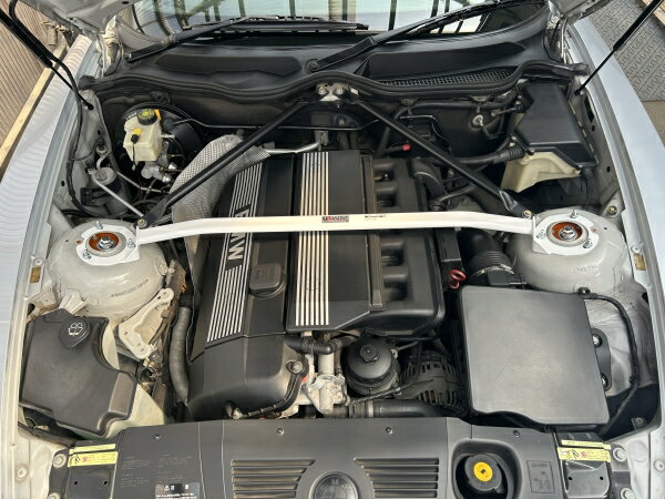 Ultra Racing フロントタワーバーBMW Z4 E85 BT25/BT30/BU25/BU30/DU30用 (TW2-4167)【補強パーツ】【自動車パーツ】ウルトラレーシング Front Tower Bar