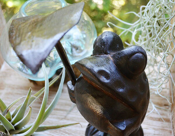 置物 置き物 オブジェ オーナメント 飾り アニマル アジアン雑貨 バリ ♪傘差しブラウンミニカエル♪ おしゃれ リゾート トライバル ホテルライク アジアンインテリア インテリア雑貨 デザイン雑貨 バリ風