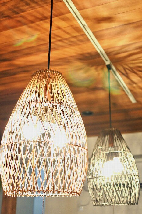 ★レビューで特典★間接照明 ペンダントライト 天井照明 フロアライト 照明器具 インテリア照明 アジアン バリ ♪ラタン編み込みペンダントランプ2灯型長細（ナチュラル・ブラウン）♪ インテリア 籐 リビング ダイニング バリ風 リゾート トライバル ホテルライク