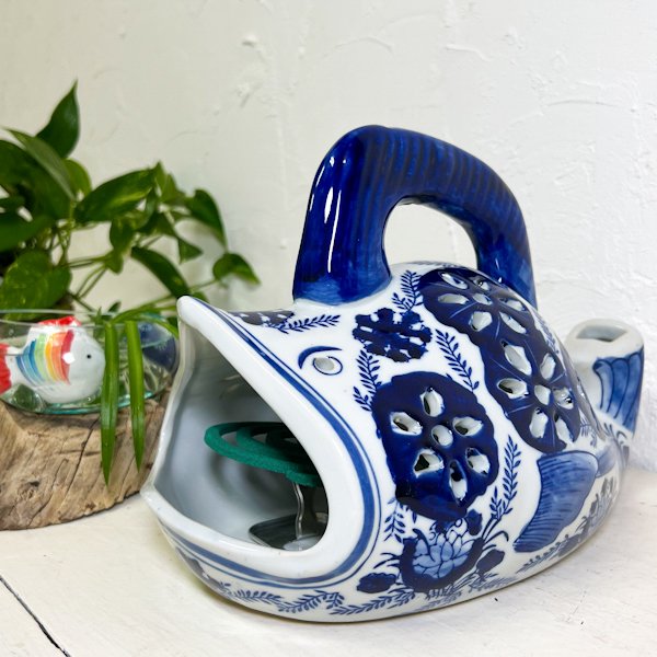 アジアン バリ 雑貨 ♪陶器のなまずさん蚊やり♪ インテリア おしゃれ ナチュラル リゾート ホテルライク 蚊遣り 蚊取り線香入れ 置き物 オブジェ