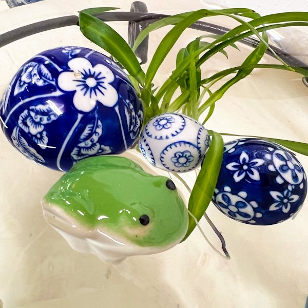 Rakuten - 梅雨 初夏 爽やか | アジアン バリ 雑貨 ♪陶器の浮き玉（カエル）♪ インテリア おしゃれ ナチュラル リゾート トライバル ホテルライク 置き物 オブジェ 金魚鉢 水槽