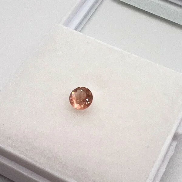 オレゴンサンストーン ラウンド 5mm＜オマケ付き / 鑑別書別売＞♪ 天然石 ルース 宝石 ジェム 裸石 パワーストーン アクセサリーパーツ