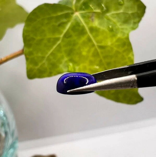 アジアン家具・雑貨のヤヤパプスの【メール便】ラピスラズリ オーバル 8mm×6mm＜鑑別書別売＞♪ 天然石 ルース 宝石 ジェム 裸石 パワーストーン アクセサリーパーツ｜アングル2