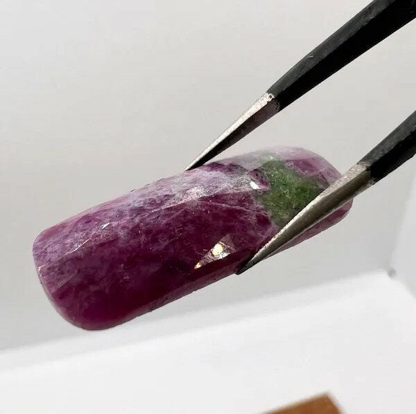 ★レビューで特典★天然石 コランダム 9.888CT♪ 天然石 ルース 宝石 ジェム 裸石 パワーストーン アクセサリーパーツ インテリア おしゃれ ナチュラル カフェ リゾート ホテルライク トライバル