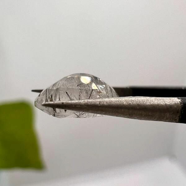 アジアン家具・雑貨のヤヤパプスの【メール便】ブラックトルマリンインクォーツ オーバル 8mm×6mm B8920230649♪ 天然石 ルース 宝石 ジェム 裸石 誕生石 10月 パワーストーン アクセサリーパーツ インテリア おしゃれ ナチュラル カフェ リゾート ホテルライク トライバル｜アングル2