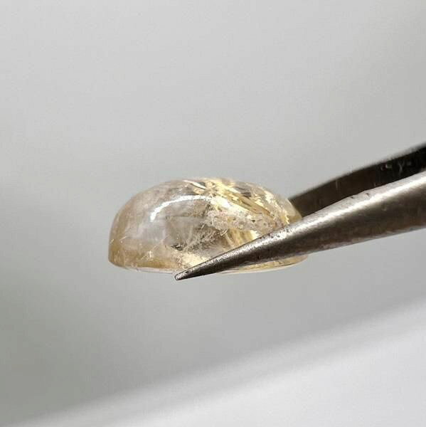 【メール便】ゴールドルチルクォーツ オーバル 8mm×6mm B8920230644♪ 天然石 ルー...