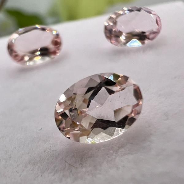 ★1点限定20％OFF★モルガナイト オーバル 7mm×5mm B8488009527♪ 天然石 ルース 宝石 ジェム 裸石 誕生石 4月 パワーストーン アクセサリーパーツ インテリア おしゃれ ナチュラル カフェ リゾート ホテルライク トライバル